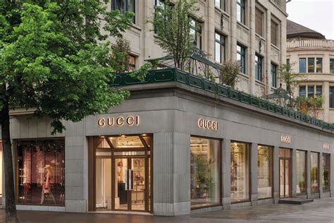 Gucci eröffnet Store an Zürcher Bahnhofstrasse .